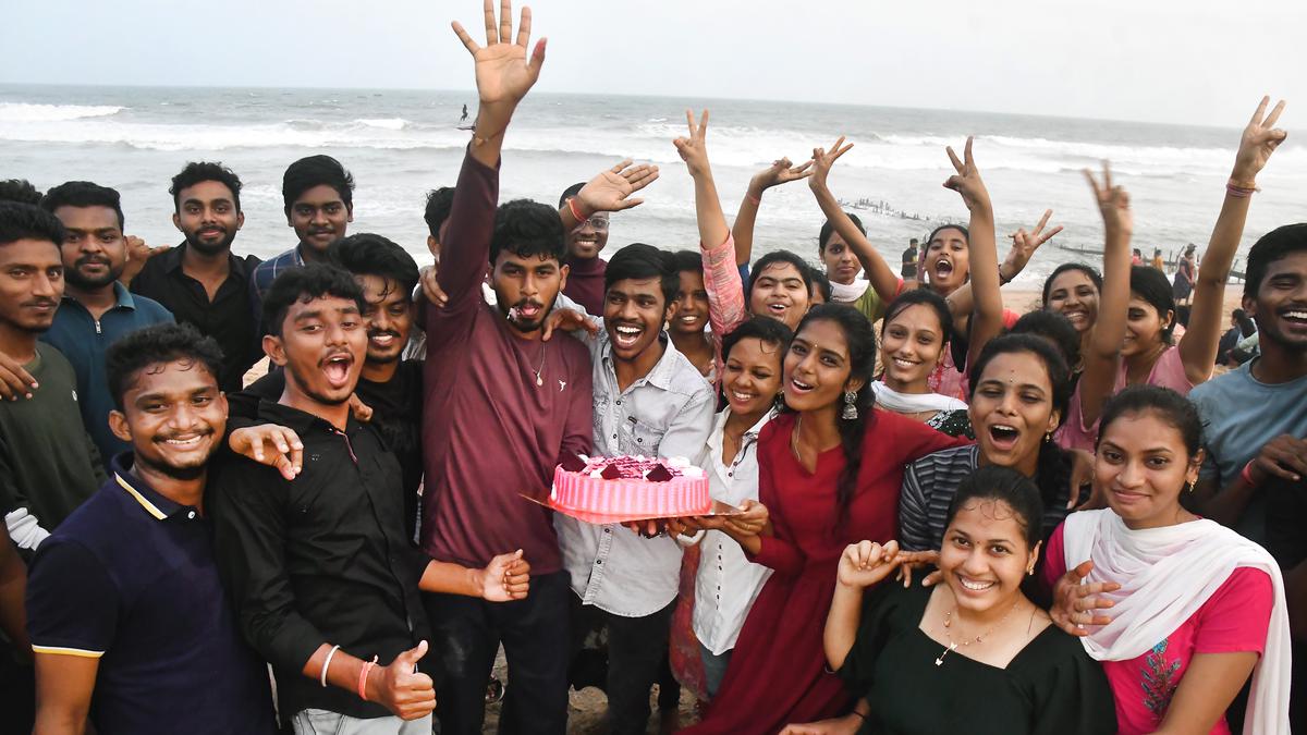 Fun and frolic mark Friendship Day celebrations in Visakhapatnam