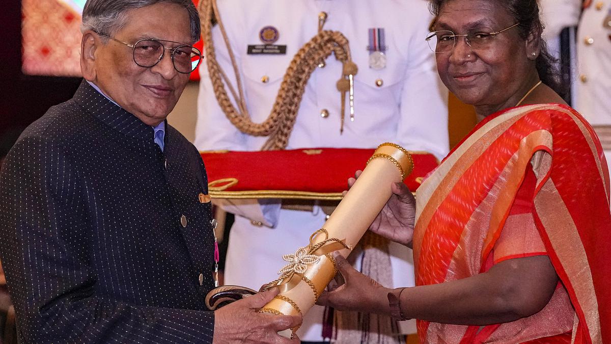 S.M. Krishna, Late Rakesh Jhunjhunwala Among Those Honoured With Padma ...