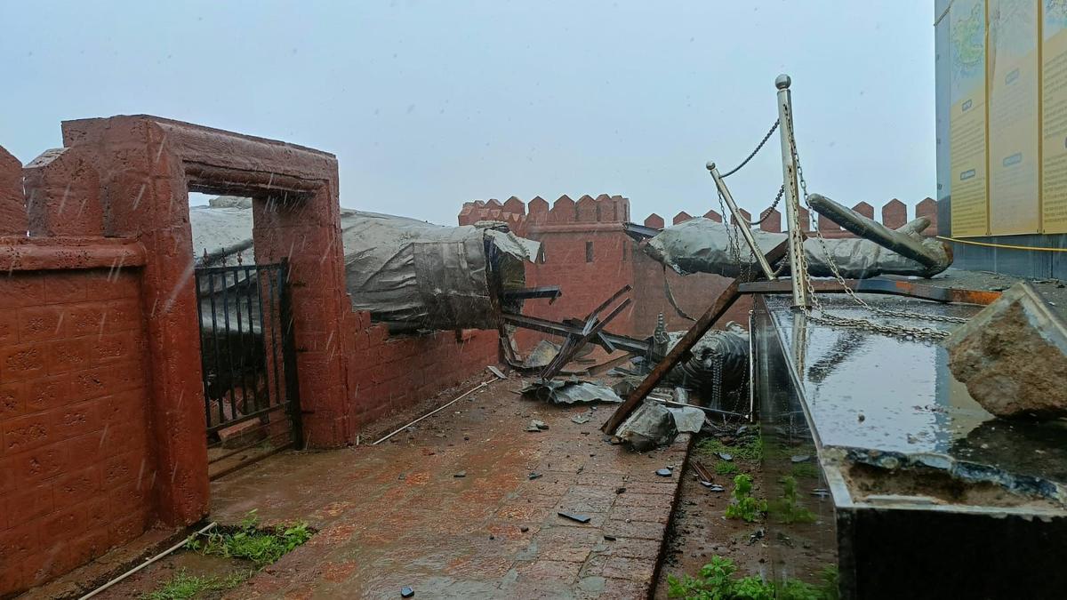 Shivaji Maharaj Statue Collapse: MVA to Hold Protest March in Mumbai Today, Security Tightened