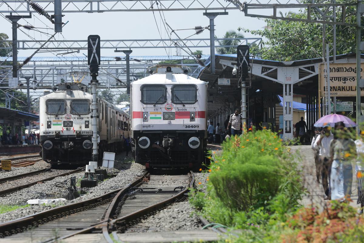 trains-delayed-re-routed-due-to-waterlogging-in-ernakulam-the-hindu