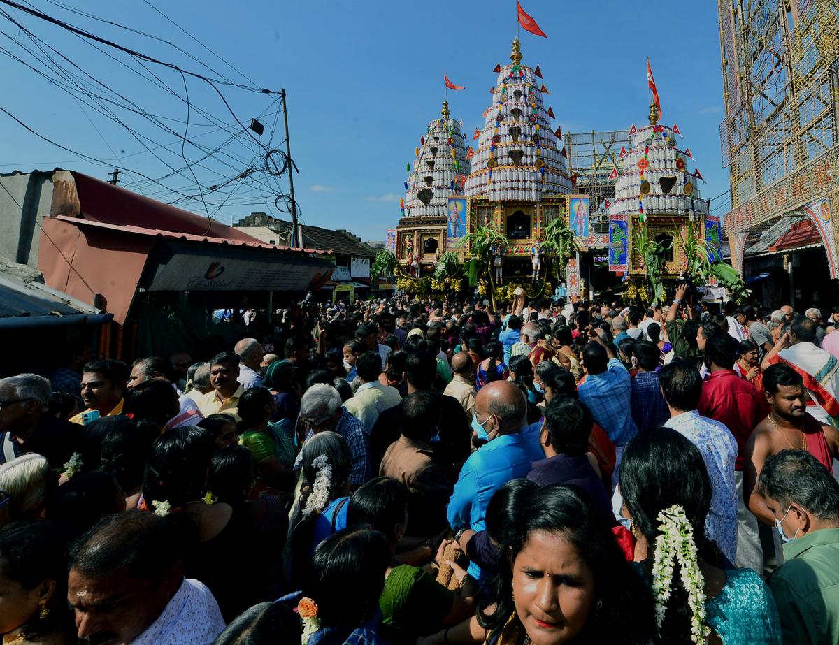 Kalpathy in festive mood as cars of Siva, Ganapathy, Murugan roll out