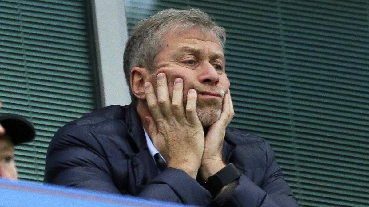 Premier League disqualifies Roman Abramovich from running Chelsea