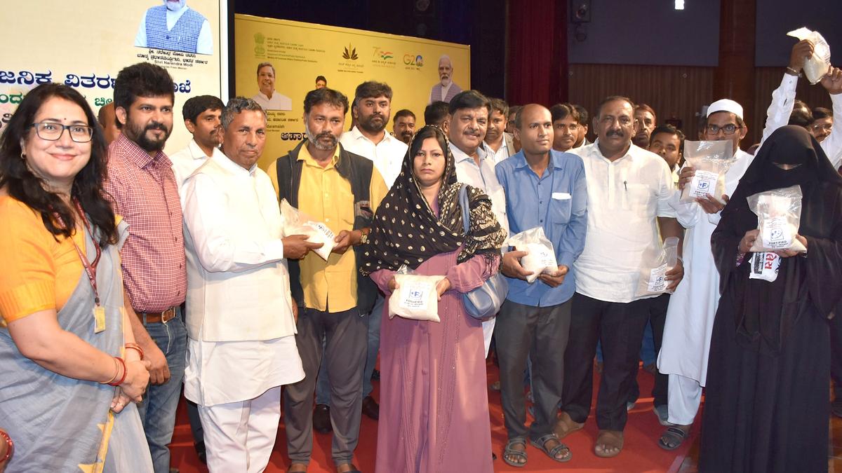 Centre urged to extend PDS benefits 40 lakh left out BPL families in State