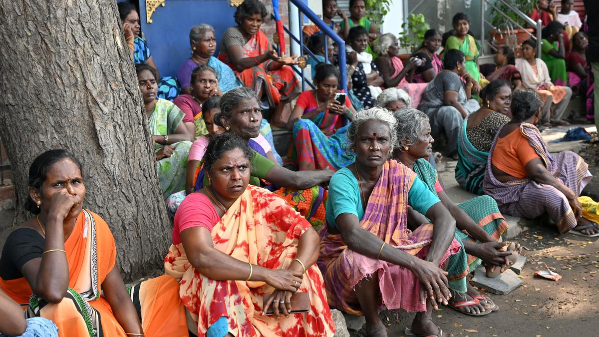 Relatives of Sivaganga road accident victims refuse to accept body; demand government job