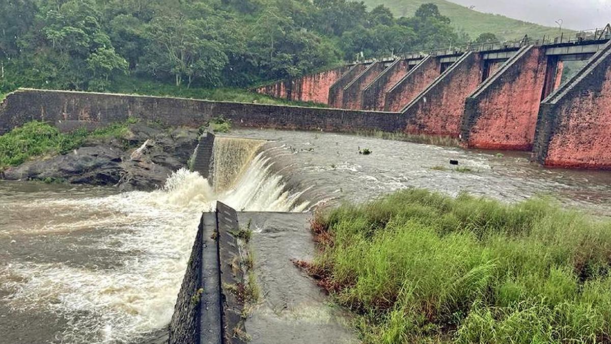 Water level in Mullaperiyar dam stands at 126.90 feet