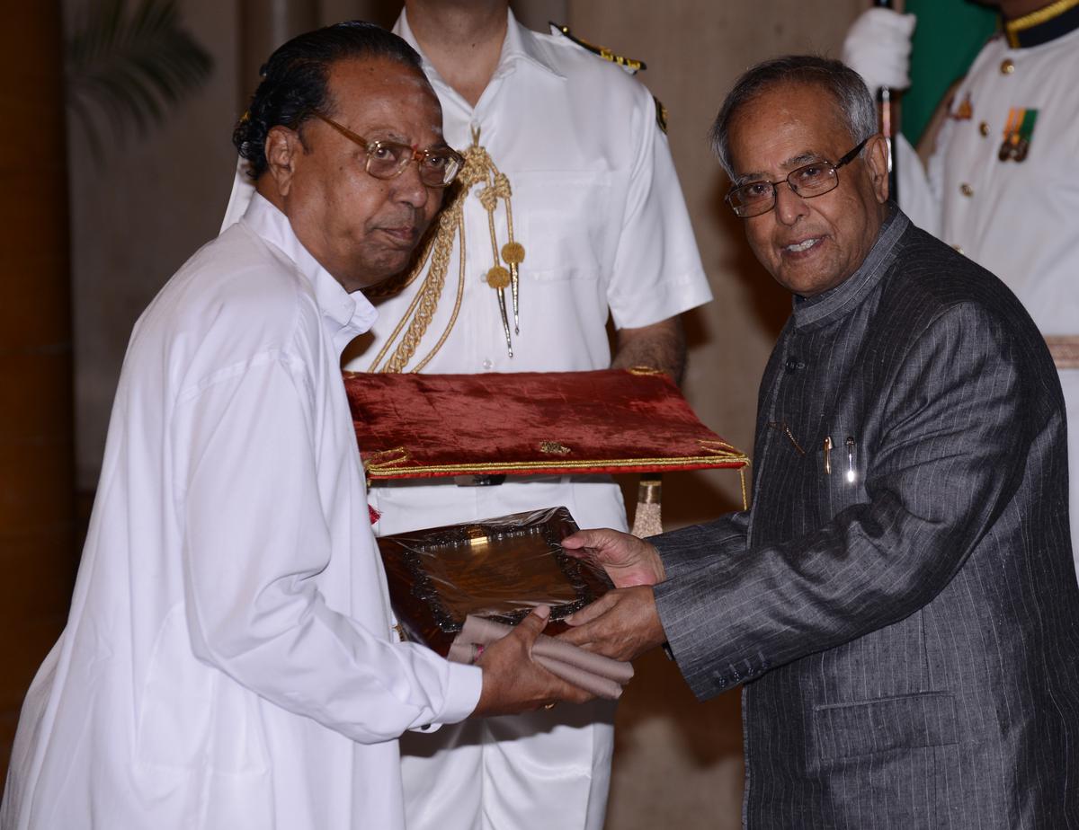 President Pranab Mukherjee conferring the Sangeet Natak Akademi award to Belagallu Veeranna during an Investiture Ceremony at Rashtrapati Bhavan in New Delhi. File Photo President Pranab Mukherjee conferring the Sangeet Natak Akademi award to Belagallu Veeranna during an Investiture Ceremony at Rashtrapati Bhavan in New Delhi. File Photo