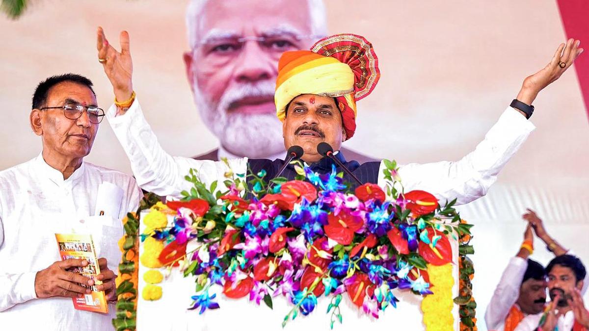 M.P. government transfers 11 IAS officers in late-night reshuffle; Congress flags move