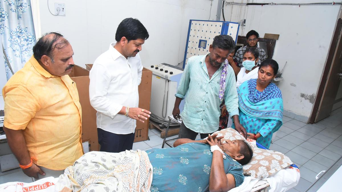 Minister enquires about services, facilities at Machilipatnam GGH during surprise visit