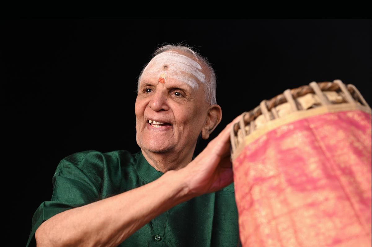 उमययापुरम के. शिवरामन का 'नाद प्रवाहम - सर्कल ऑफ साउंड' तबला और ड्रम के साथ कर्नाटक मृदंगम को एक साथ लाता है। उमययापुरम के. शिवरामन का 'नाद प्रवाहम - सर्कल ऑफ साउंड' तबला और ड्रम के साथ कर्नाटक मृदंगम को एक साथ लाता है।