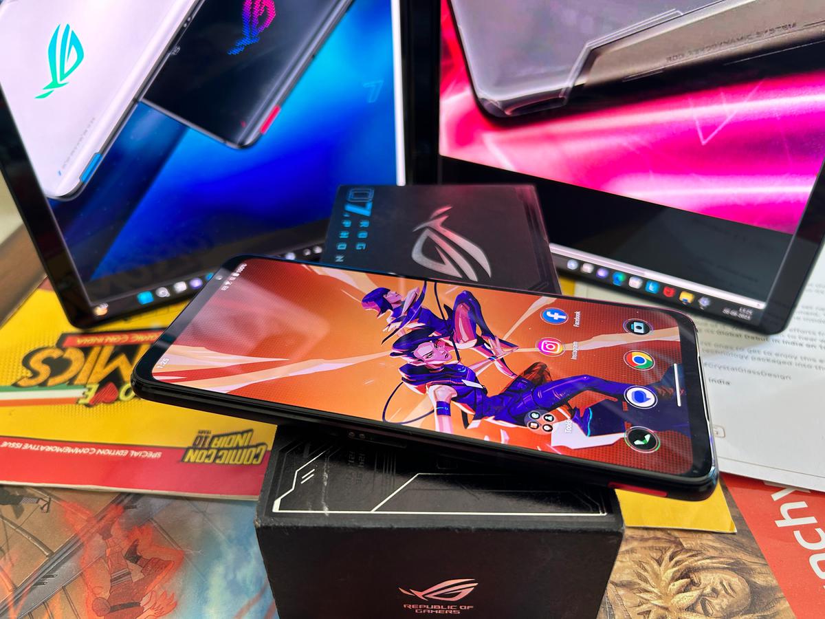 ASUS ROG Phone 7 with 6.78″ FHD+ 165Hz AMOLED display, Snapdragon 8 Gen 2,  6000mAh battery announced in India starting at Rs. 74999