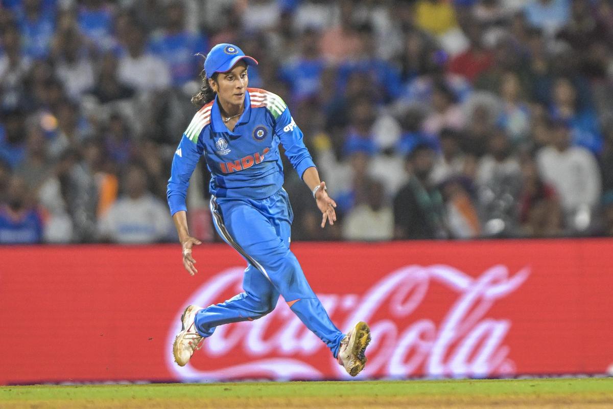 Jemimah Rodrigues durante el partido final de la Copa Mundial Femenina de la CPI India vs Sudáfrica en el estadio DY Patil en Navi Mumbai.