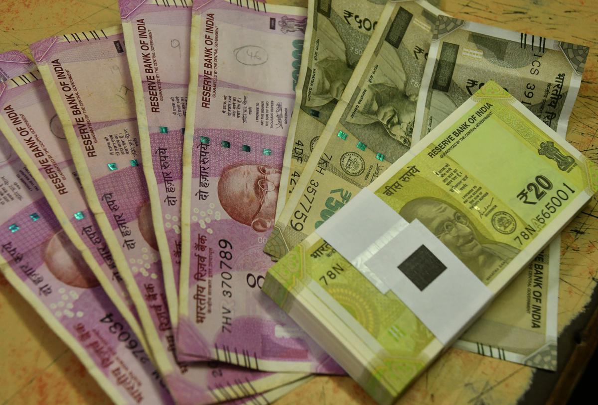 Indian rupee rises; USD/INR momentum seen weak ahead of Fed