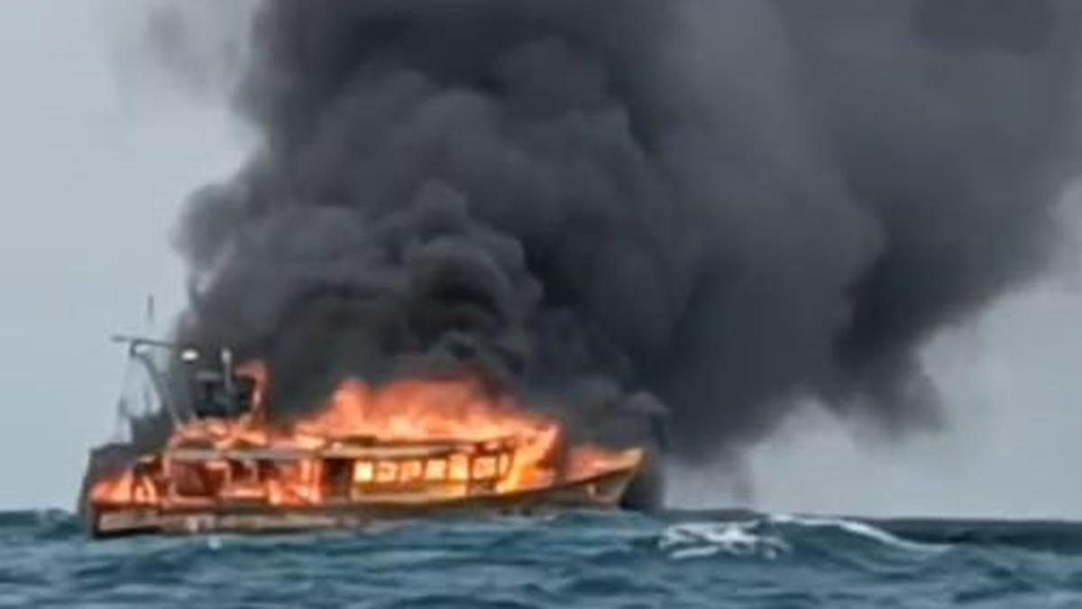 Mechanised fishing boat gutted at sea, crew catch another boat to reach Vizag shore safely