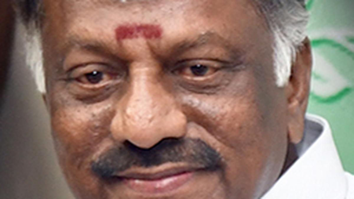 पन्नीरसेल्वम ने तमिलनाडु के मुख्यमंत्री स्टालिन से शिक्षकों की भर्ती को लेकर प्रदर्शनकारियों से बातचीत करने का आग्रह किया