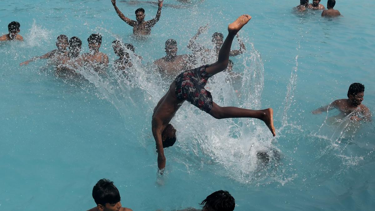 Chennai sizzles as maximum temperature crosses 40 degrees Celsius
