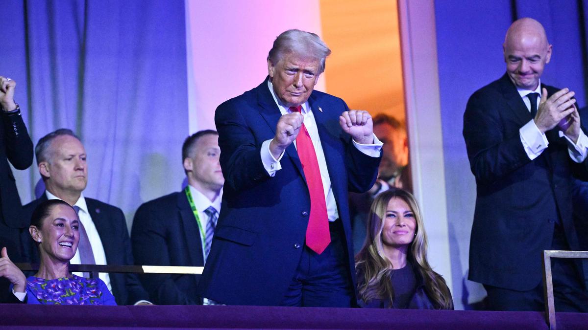 ‘Mantıklı değil’: Trump Amerikan futbolunun adını değiştirmek istiyor