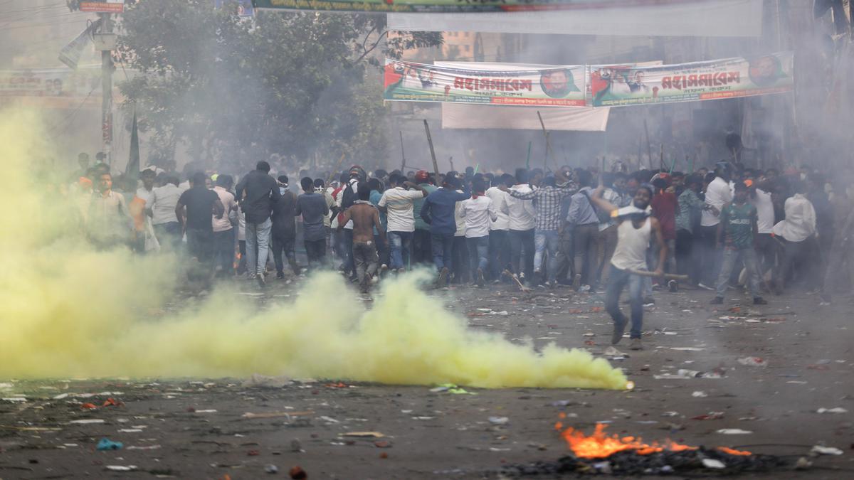 Bangladesh police break up anti-PM protest with tear gas, rubber bullets