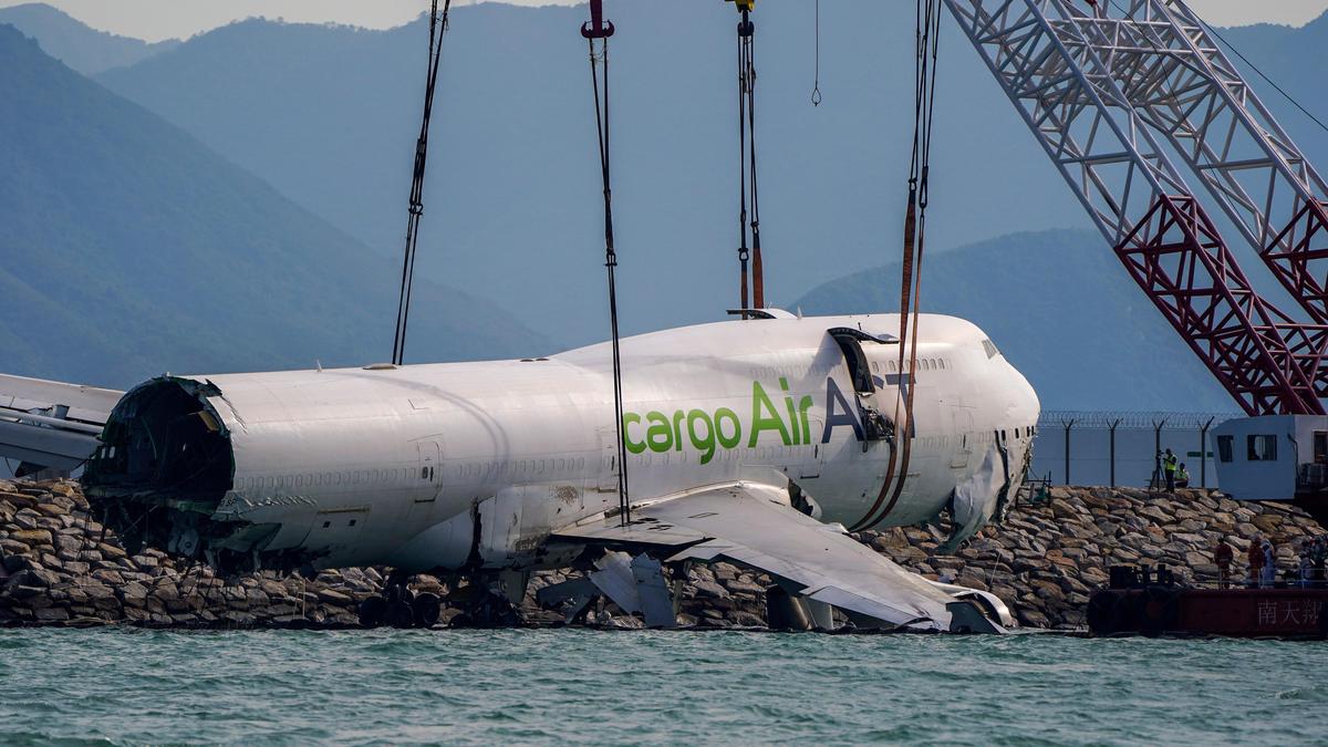https://th-i.thgim.com/public/incoming/8ru7zk/article70211418.ece/alternates/LANDSCAPE_1200/Hong_Kong_Plane_36249.jpg