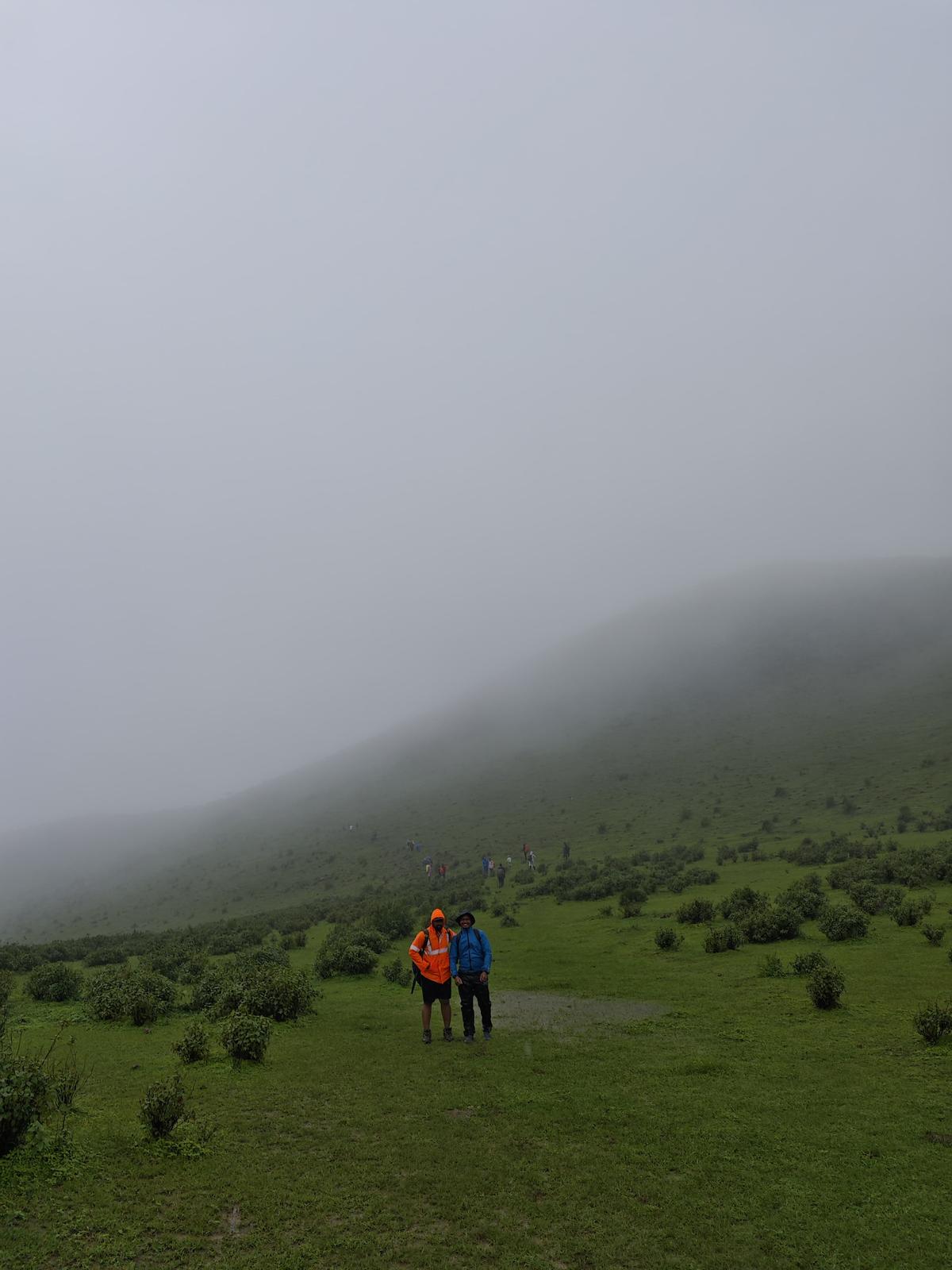 प्राथमिक शिखर के लिए ट्रेक मार्ग का एक दृश्य। प्राथमिक शिखर के लिए ट्रेक मार्ग का एक दृश्य।