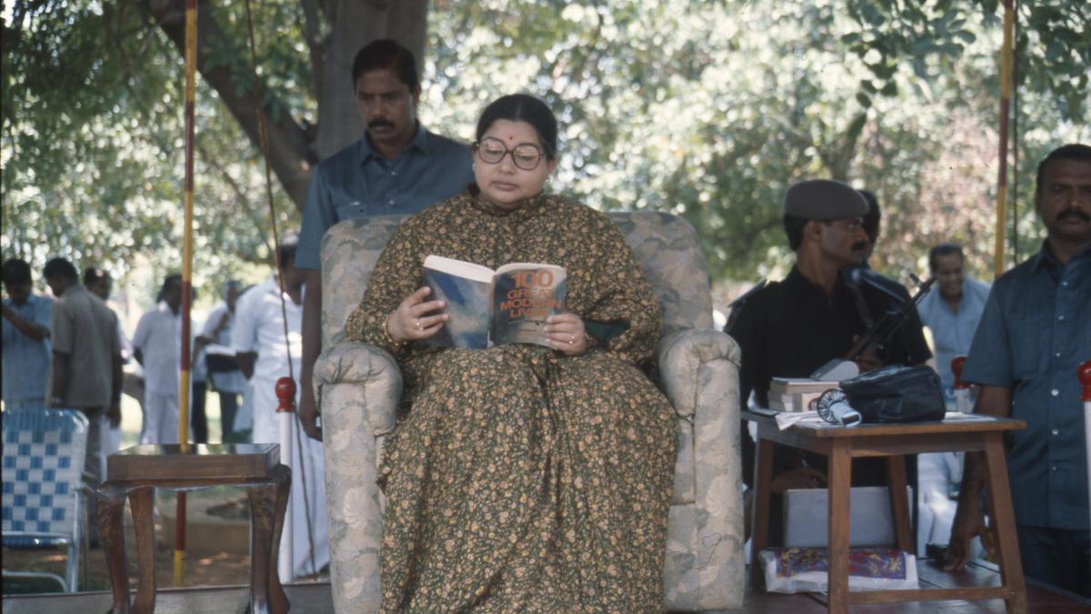 When two prime ministers went to the beach in protest