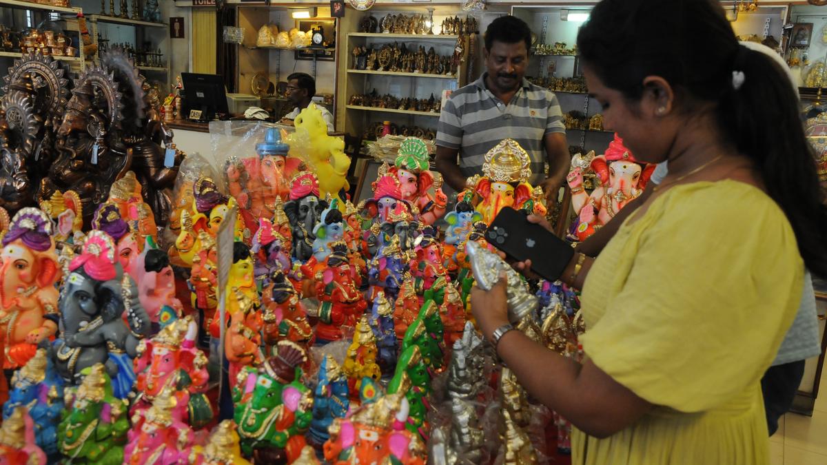 Exhibition of Vinayaka idols at Poompuhar in Erode