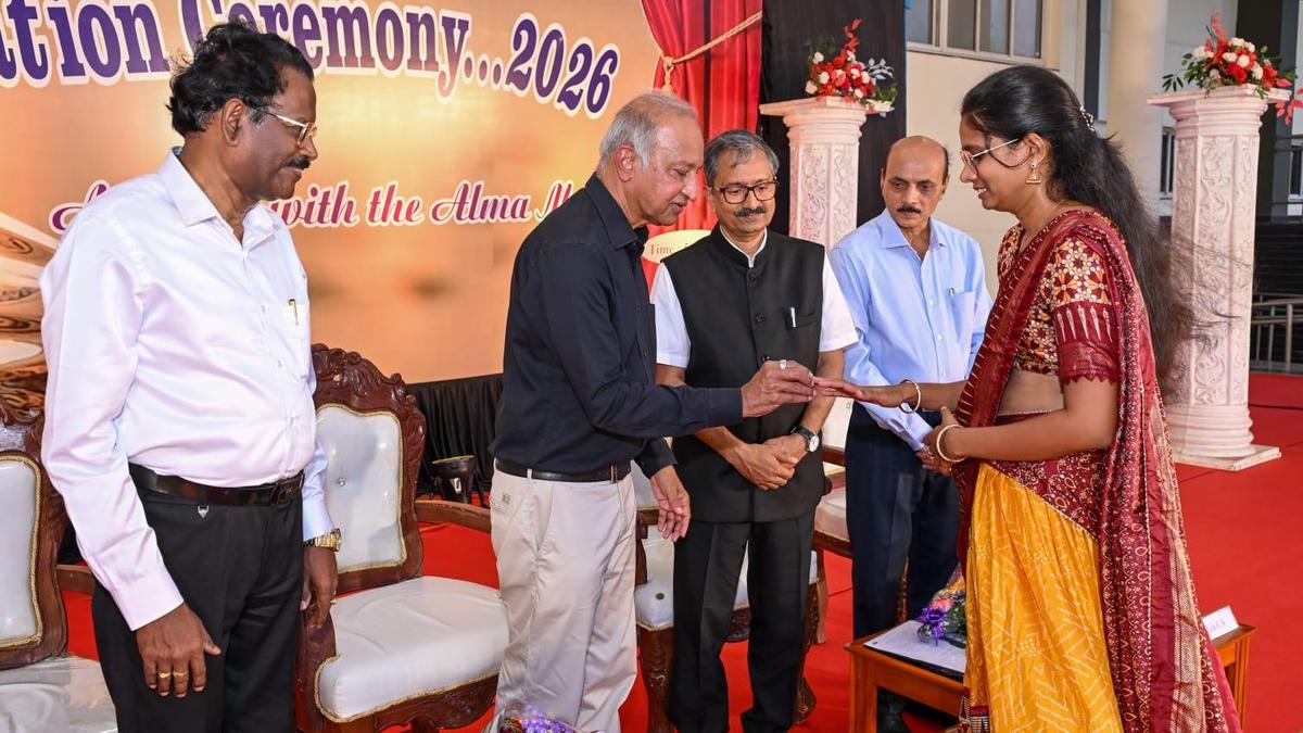 2,100 graduating students of NIT-K receive silver rings