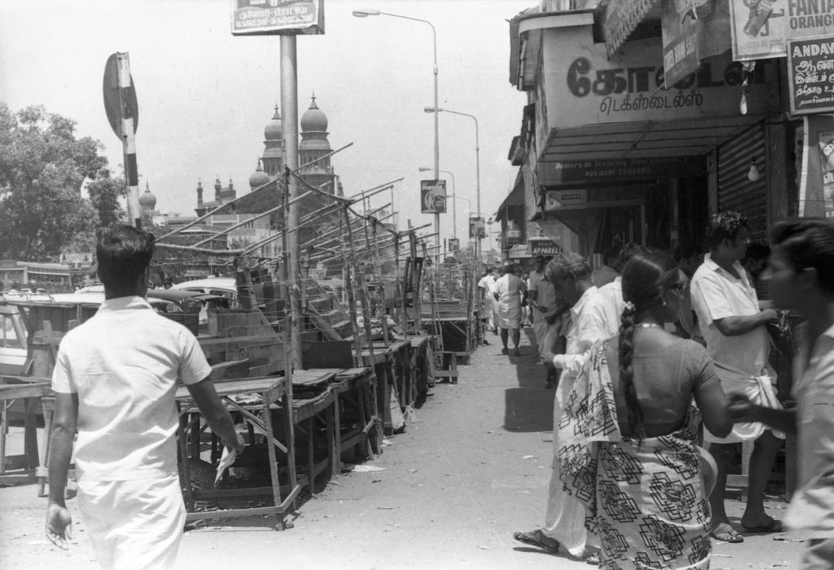 Though the name China Bazaar may have been derived from porcelain alias ‘china’ being sold here, it is intriguing that Chinese dentists settled here from the 1930s onwards and some continue their practice.