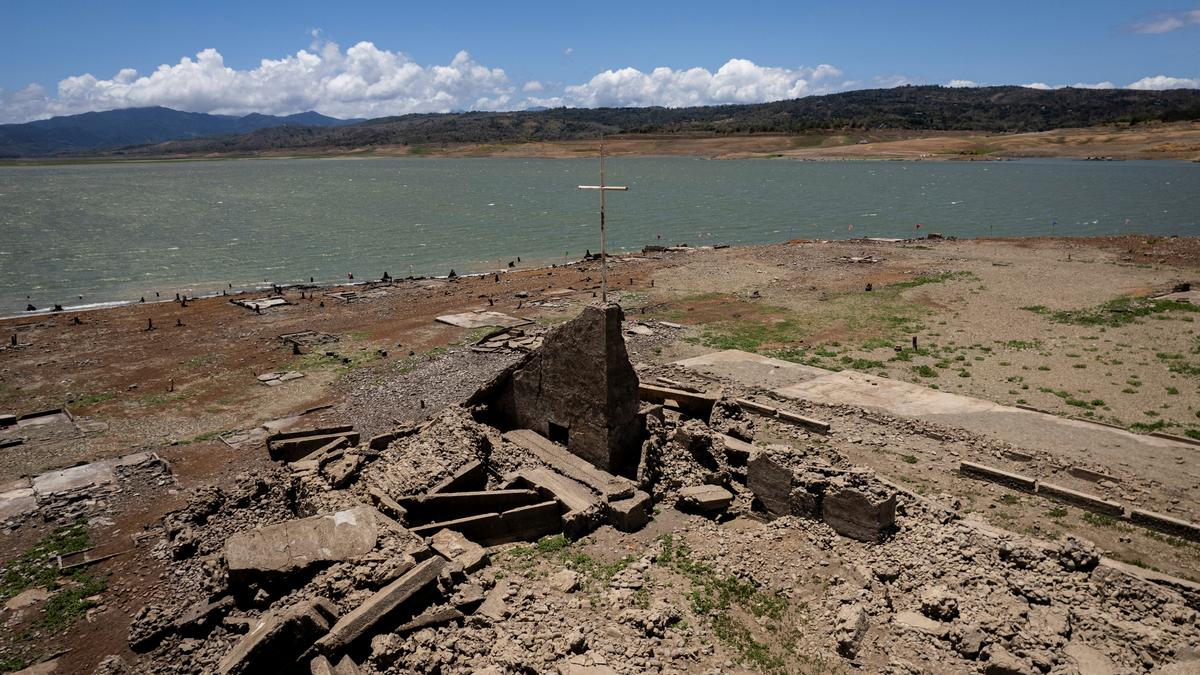 Parched Philippine dam reveals centuries-old town, luring tourists