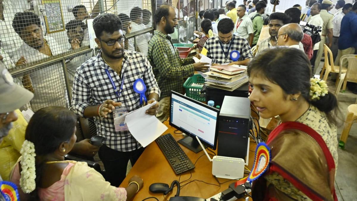 Lok Sabha results | DMK front leads in early trends in south Tamil Nadu