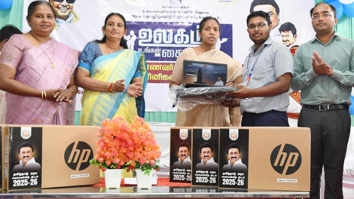 Collector distributes laptops to students in Salem