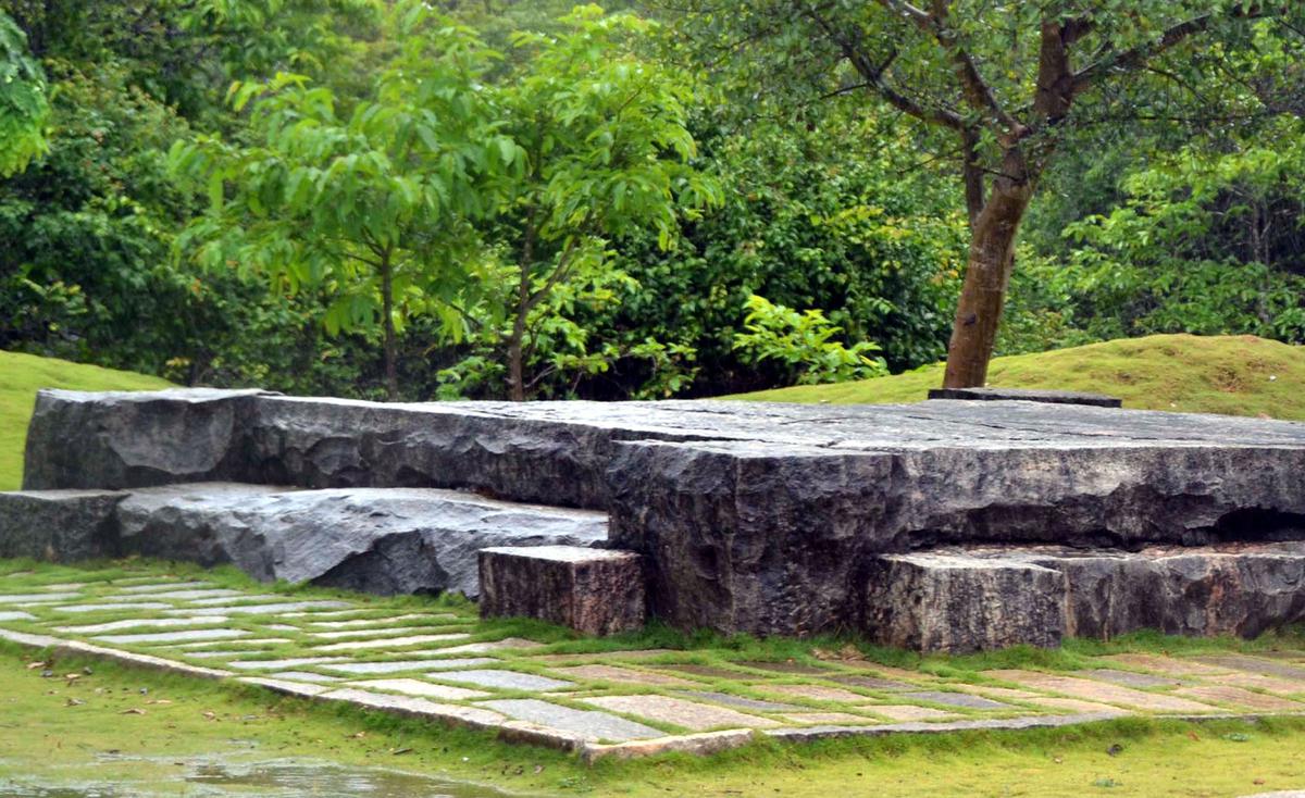 Kannada poet Kuvempu’s tomb at Kavishaila in Thirthahalli taluk of Shivamogga district. file photo