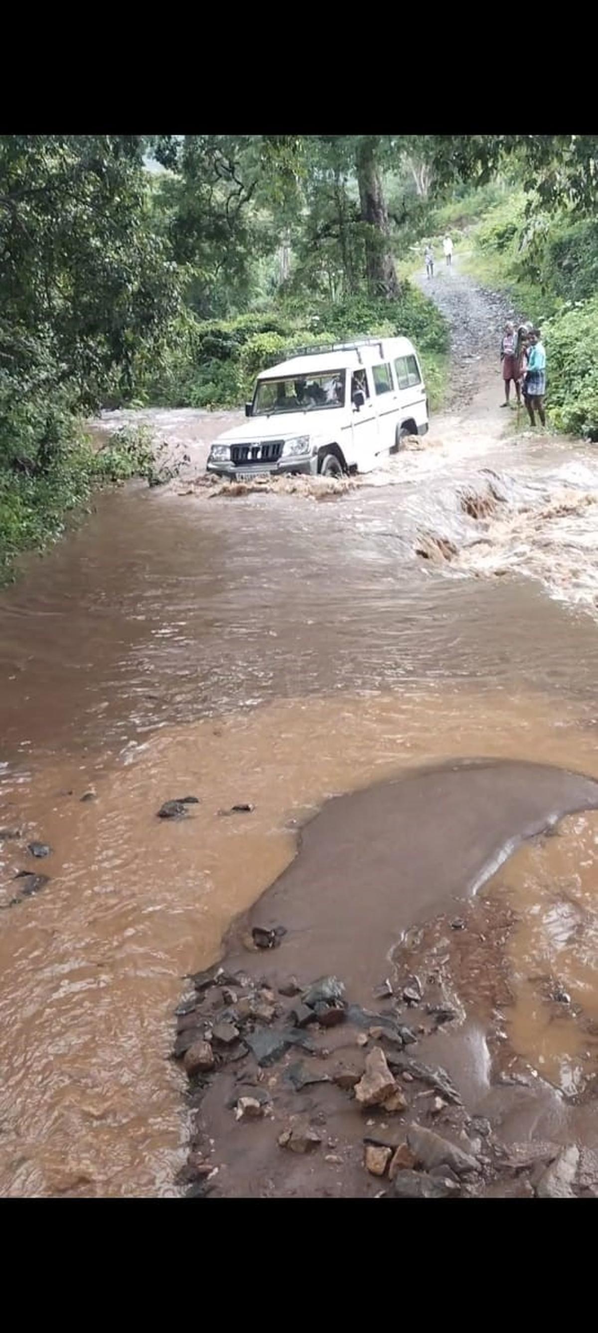Tribal people seek high-level bridge at Kadambur