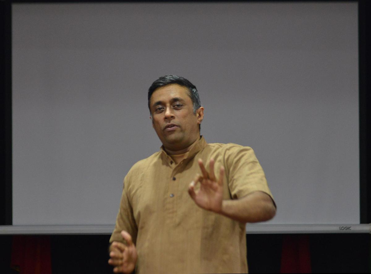   संजय सुब्रमण्यम.   