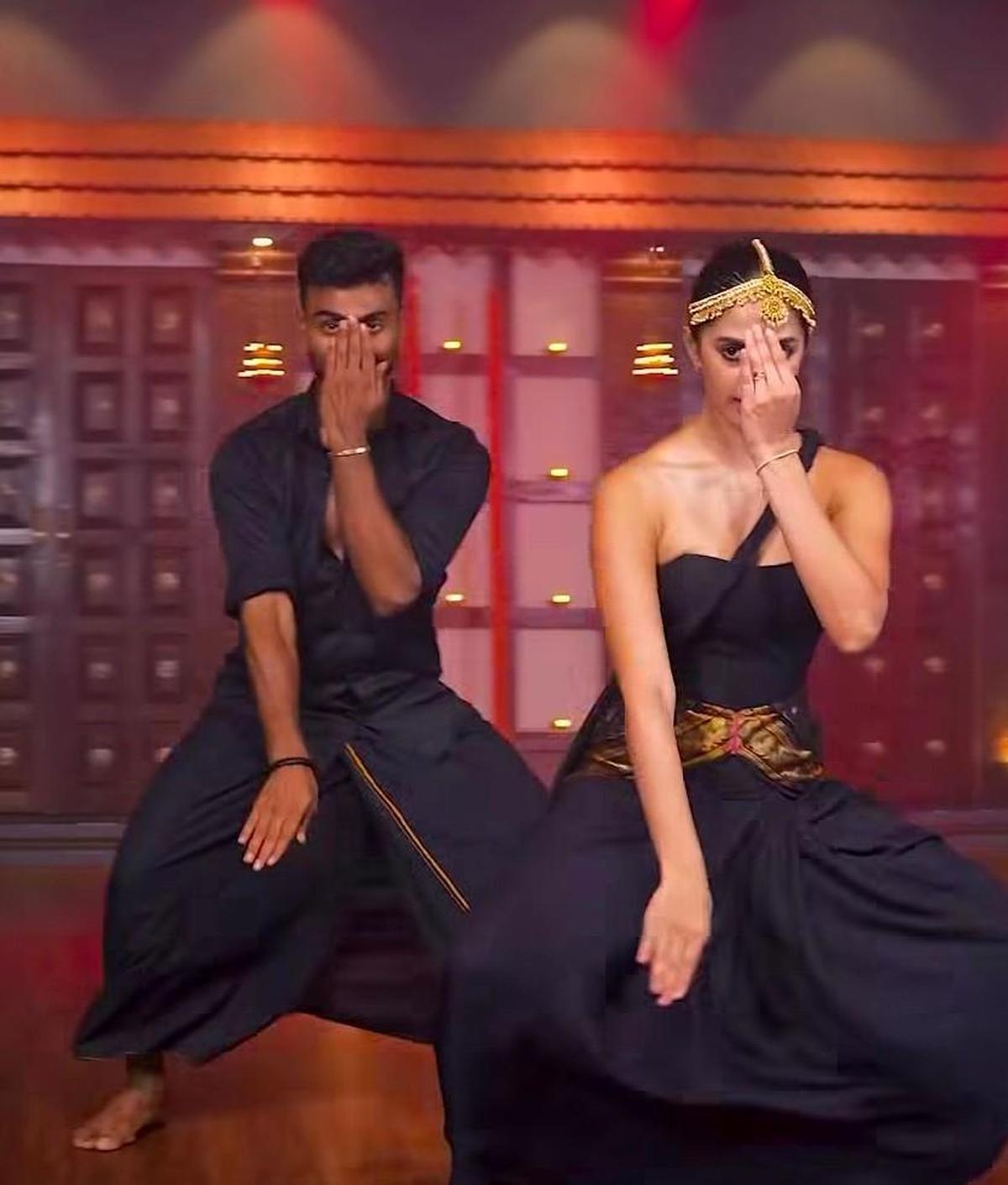 Uma captura de tela do vídeo 'Kaantha' com Noel Alexander  Uma captura de tela do vídeo 'Kaantha' com Noel Alexander