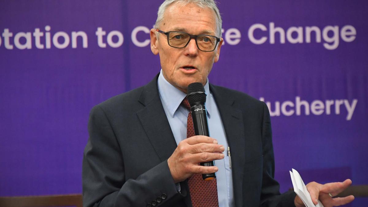 Water expert advocates new calculus of resource mapping