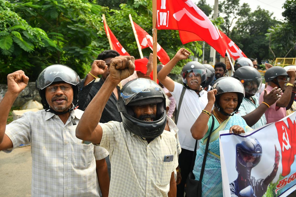 CPI(M) opposes hike in fine for traffic violations