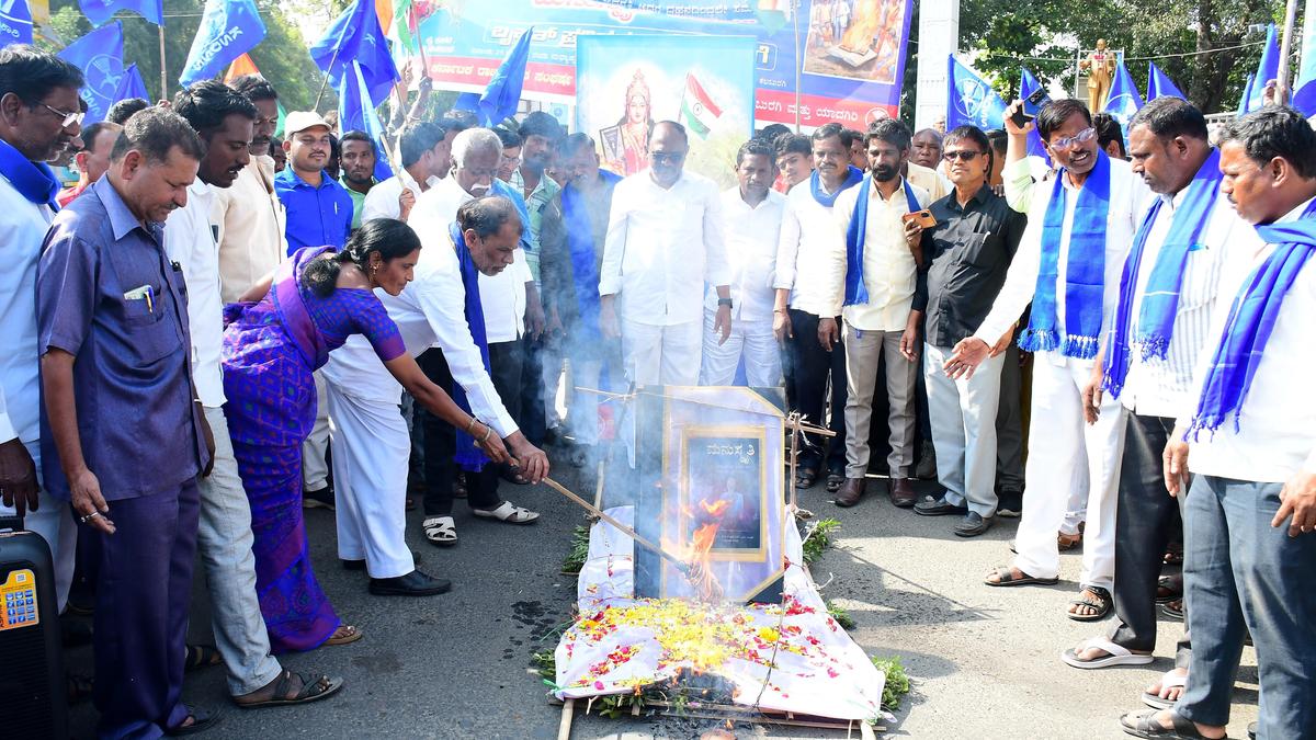 Samiti observes 98th anniversary of Manusmriti Dahan Divas by burning copies