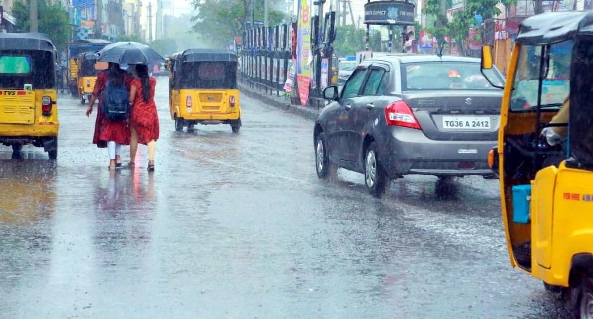 The sudden rain that fell in Siddipet on Monday took people by surprise.