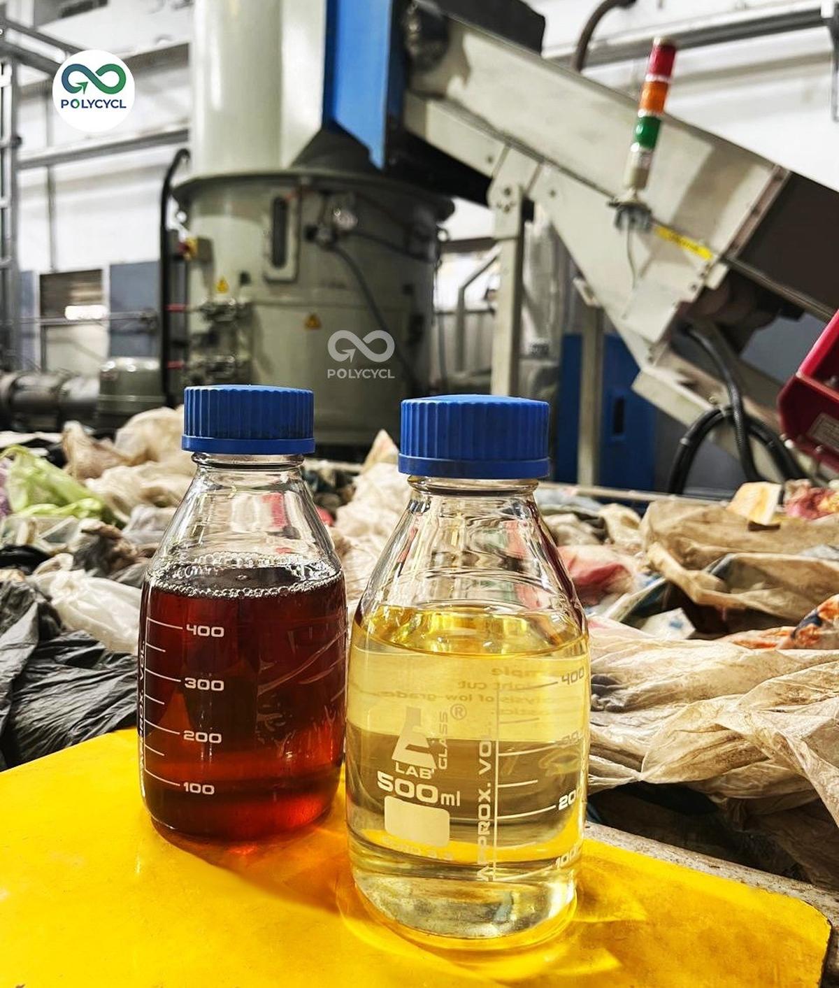 Low-grade plastics into liquified hydrocarbon oils.