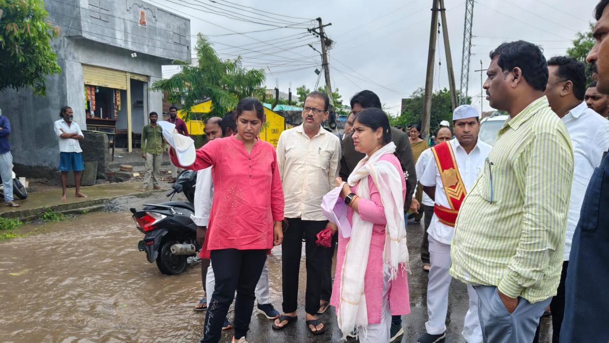 Floods hit residential areas in Telangana’s Warangal; family escapes from car stuck in floodwaters