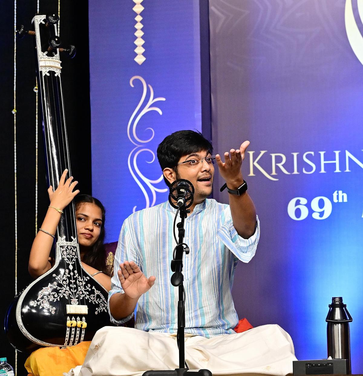 Adithya Narayanan si esibisce al 69° Margazhi mahotsavam di Krishna Gana Sabha.