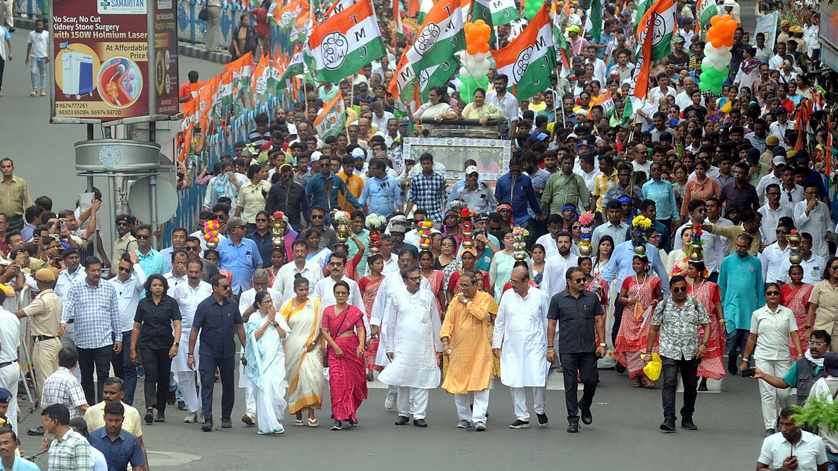 Poll campaign in Bengal ends with roadshows across Kolkata