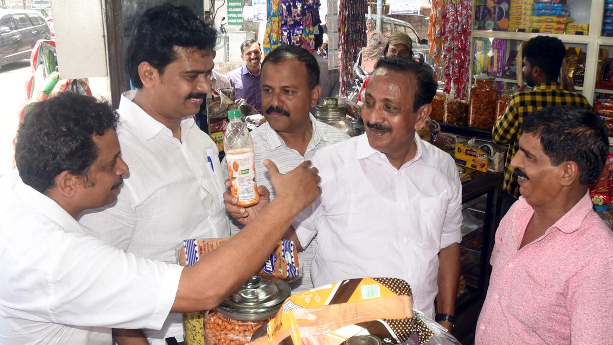 Campaign trail | In Kozhikode, candidates bank on personal approach