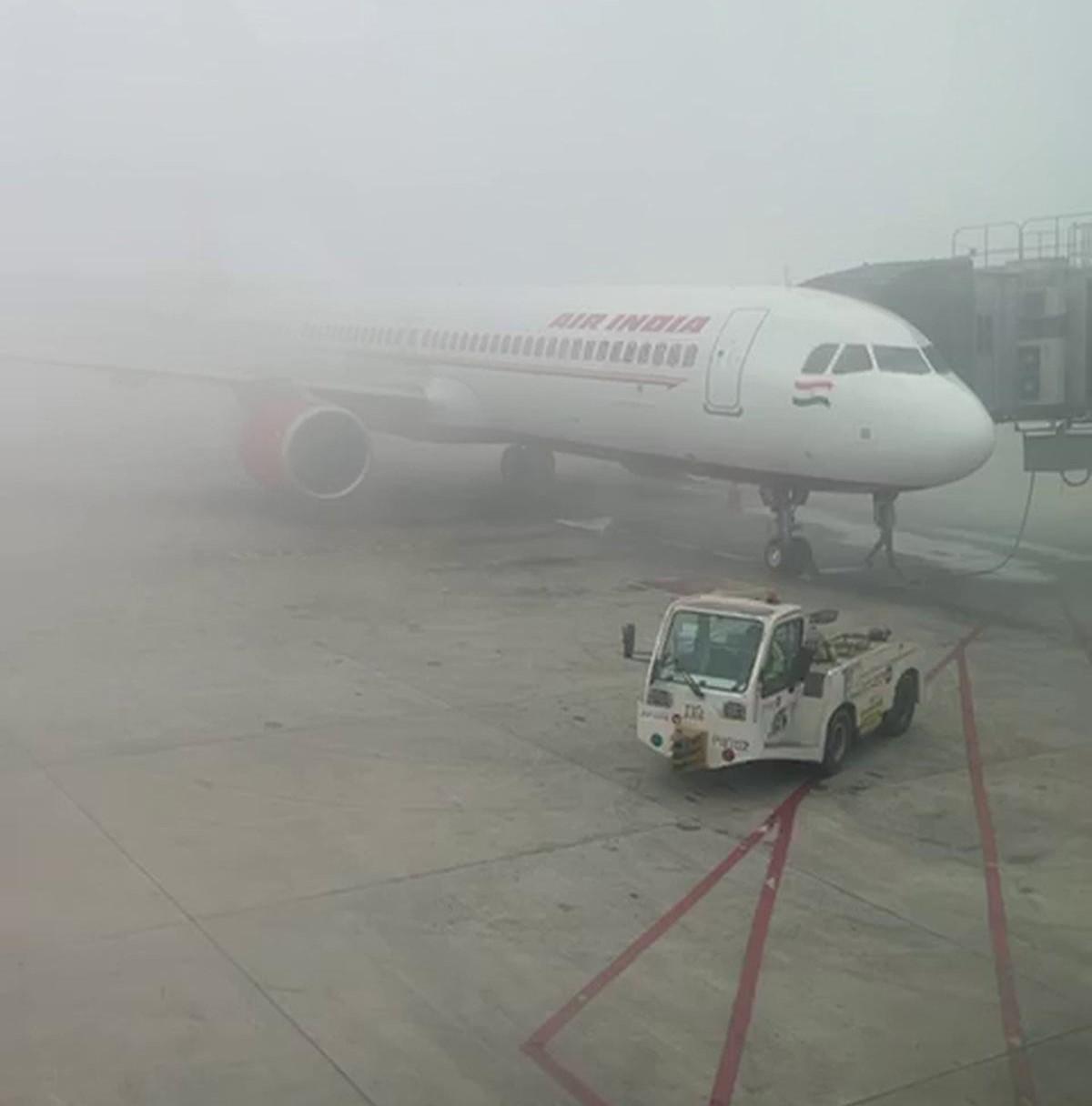  Delhi-airport-sees-seven-flight-diversions-owing-to-bad-weather