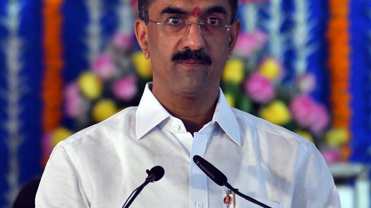 https://th-i.thgim.com/public/incoming/8zhrli/article68736788.ece/alternates/LANDSCAPE_1200/MAHARASHTRA%20MINISTER%20SHAMBHURAJ%20DESAI