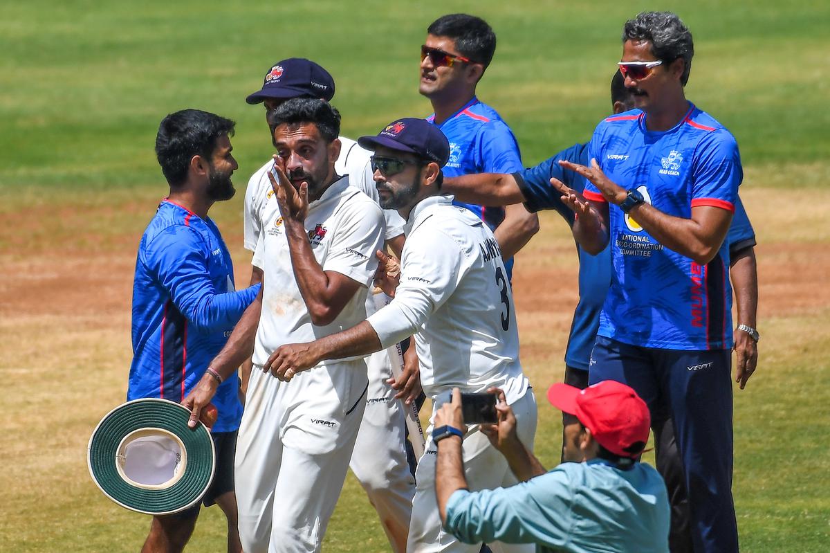 Dhawal Kulkarni gets emotional  after taking the last wicket and winning the Mumbai vs Vidarbha  Ranji Trophy Final.