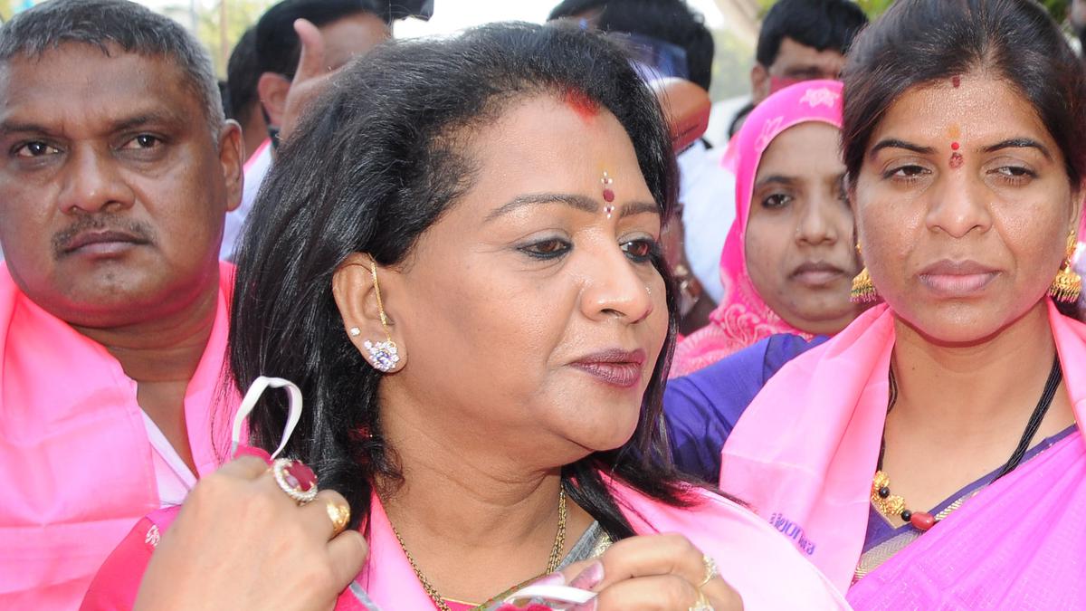 Flutter in BRS as AICC Telangana in-charge meets Mayor Gadwal Vijayalakshmi