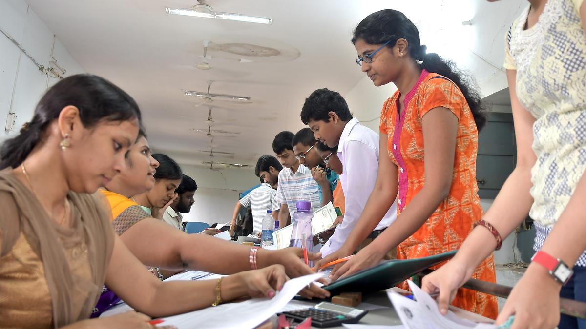 Ambiguity over A.P.-Telangana common admissions policy worries students