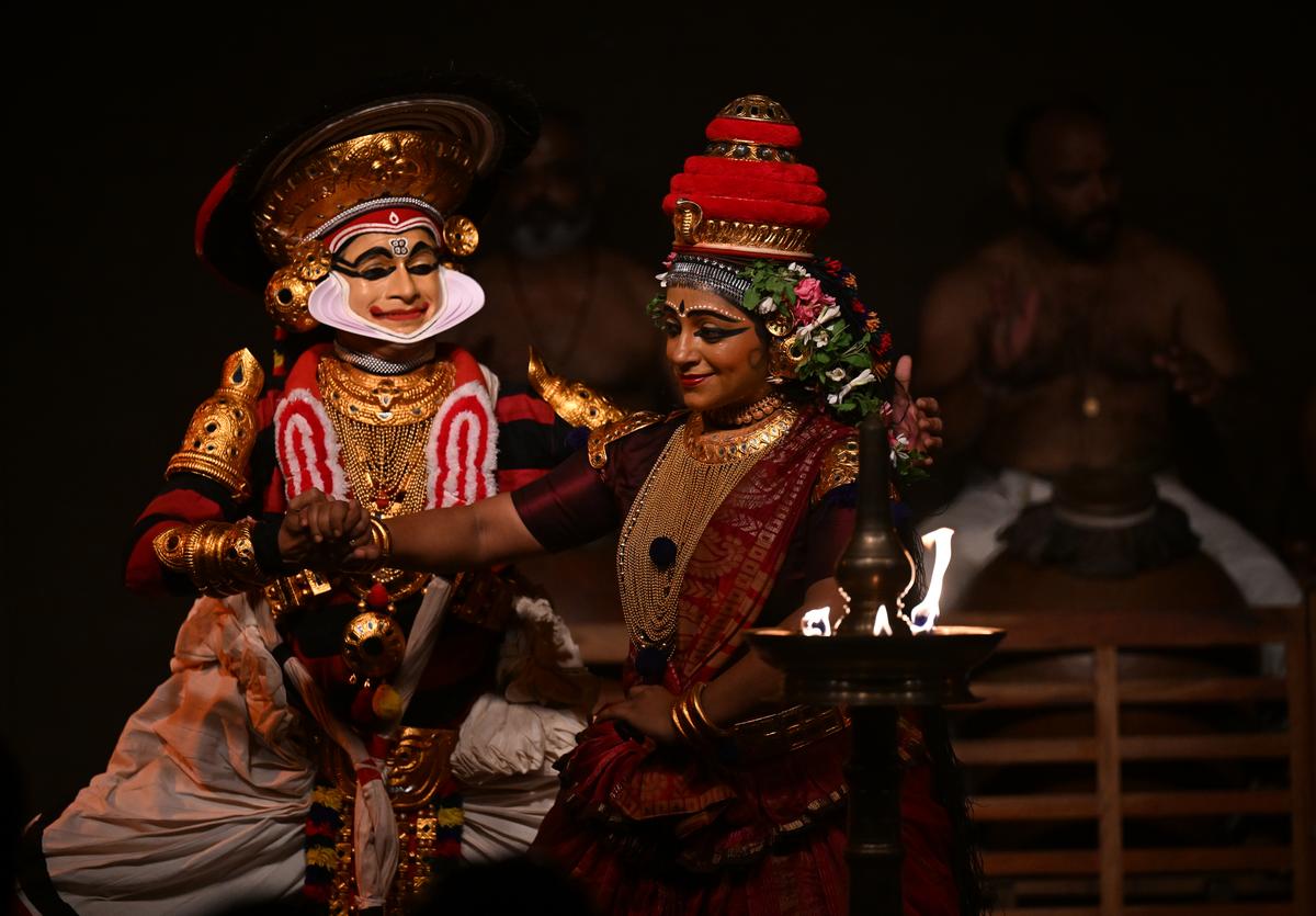 Kapila Venu as Vasanthasena and Sooraj Nambiar as Charudatta in Mrcchakatikam. 