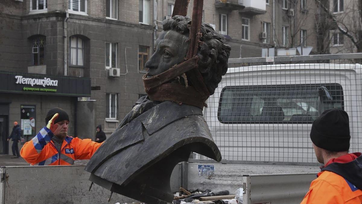 Wartime Ukraine erasing Russian past from public spaces